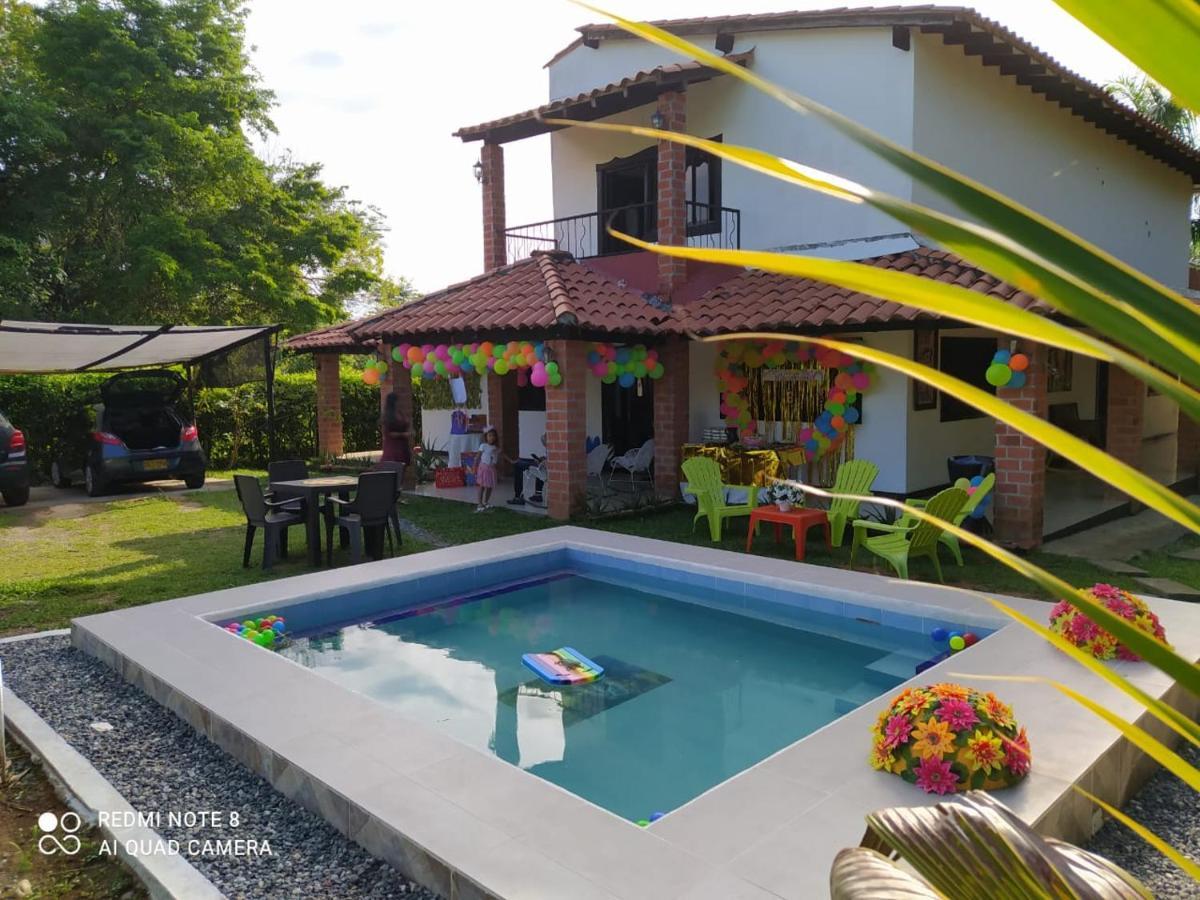 Casa Campo Emaus Caucasia Buitenkant foto
