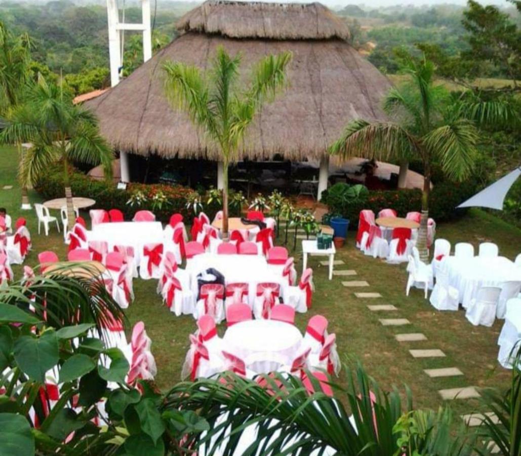 Casa Campo Emaus Caucasia Buitenkant foto