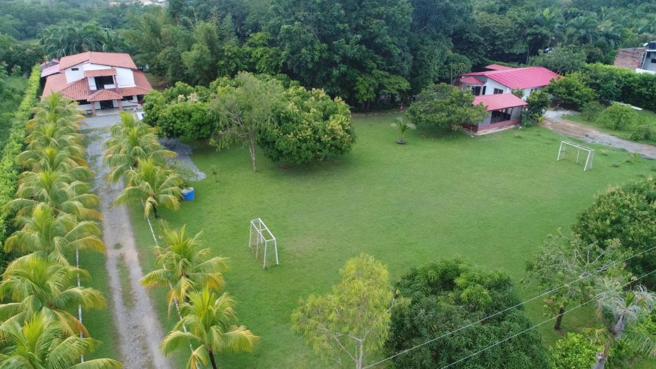 Casa Campo Emaus Caucasia Buitenkant foto