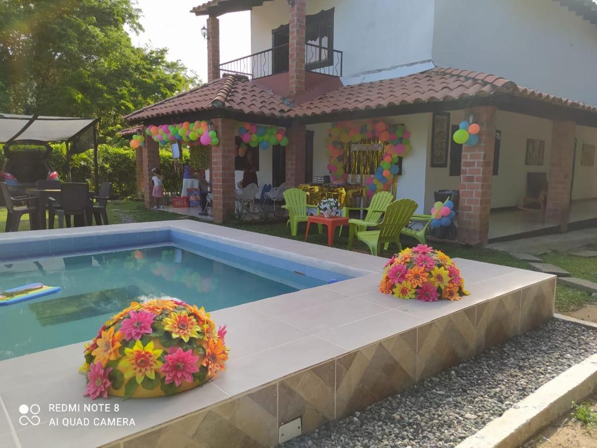 Casa Campo Emaus Caucasia Buitenkant foto